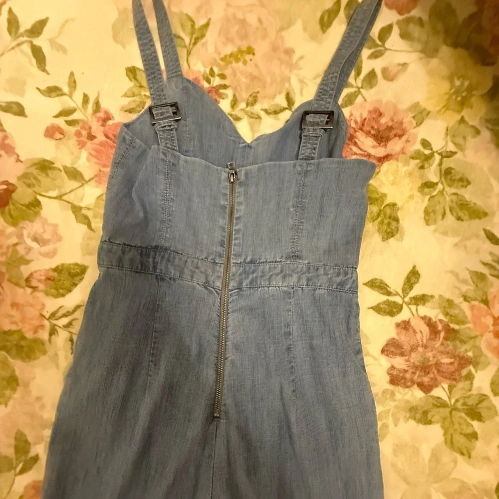 Alice + Olivia Linen Cristal Wide Leg Jumpsuit in Light Chambry - Picture 15 of 16